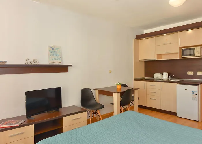 Chateau Del Mar Holiday Apartments