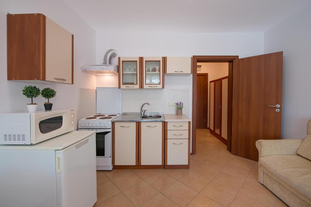 Chateau Del Mar Apartment *