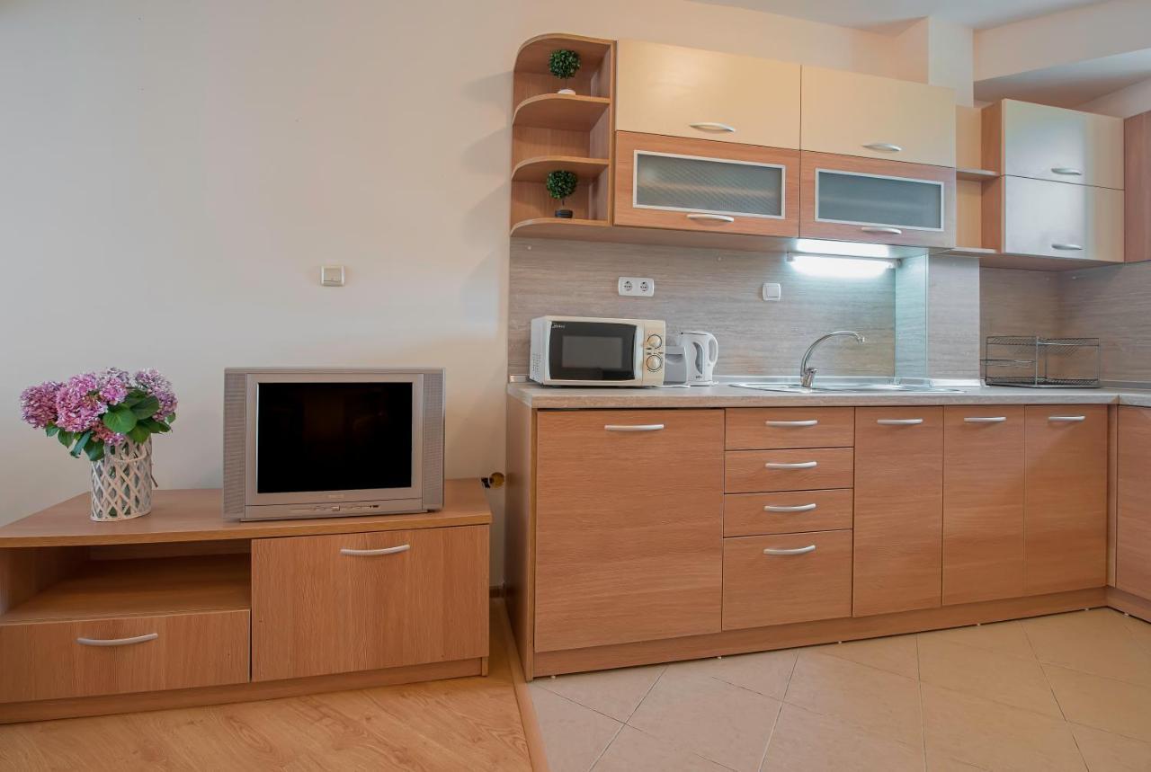 Chateau Del Mar Apartment