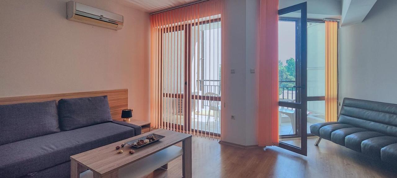 Chateau Del Mar Apartment *